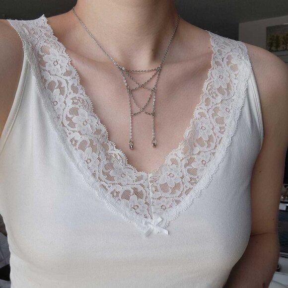 Gothic silver lace-up long chainmail necklace with a small silver chain - Picture 4 of 8